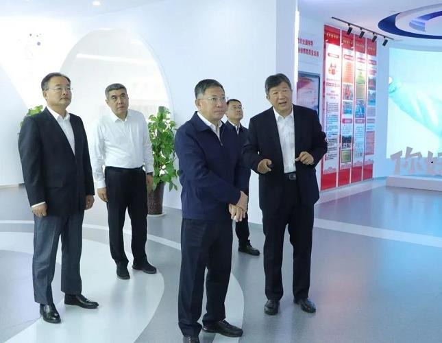周立伟调研华球在线登录强调：聚焦“理念、机制、模式、业态、技术”五个创新，擦亮国有商业企业“金字招牌”